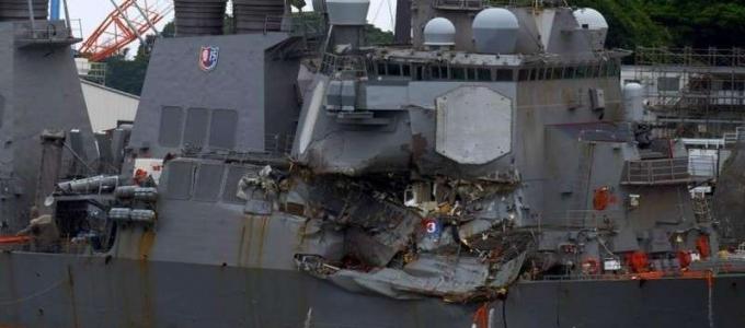 Российский и американский военные корабли едва не столкнулись